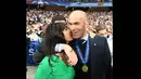 Menurut laporan Daily Record, Zidane tertarik mengambil alih Manchester United. Akan tetapi, sang istri Veronique tidak bersedia tinggal di Inggris. (AFP/Franck Fife)