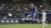 Pemain Italia, Davide Frattesi, mencetak gol apik ke gawang Bosnia-Herzegovina dalam laga uji coba internasional terakhir jelang Euro 2024 di Stadio Carlo Castellani, Senin (10/6/2024). (Massimo Paolone/LaPresse via AP)