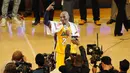 Pemain Los Angeles Lakers, Kobe Bryant berbicara usai pertandingan antara Lakers melawan Utah Jazz di Staples Center, AS, (13/4). Kobe Bryant merupakan salah satu pemain NBA berbakat dengan sederetan prestasinya. (Gary A. Vasquez-USA TODAY Sports)
