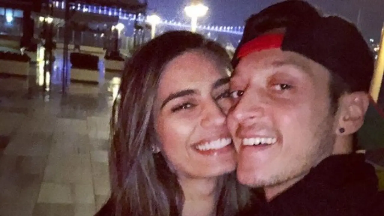 Mesut Ozil dan Amine Gulse