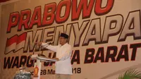 Prabowo gencar menyapa dan menyerap aspirasi warga Cirebon Jawa Barat terkait kesiapannya maju menjadi Capres 2019. Foto (Liputan6.com / Panji Prayitno)