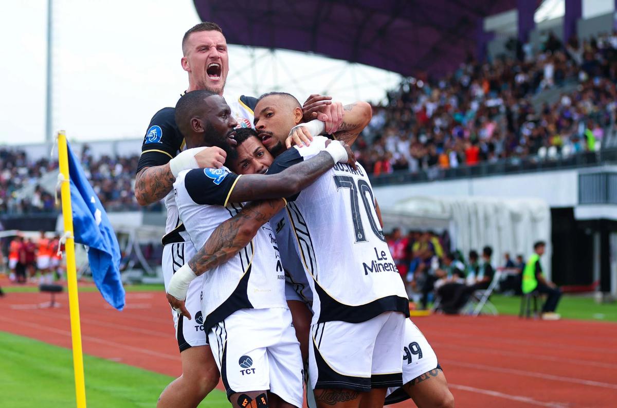 FOTO: Persija Bawa Pulang Tiga Poin dari Tangerang