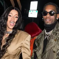 Sementara itu Offset melamar Cardi B di depan publik di konsernya di Philadelphia pada Oktober 2017. Sementara mereka sudah menikah bulan sebelumnya. (Complex)