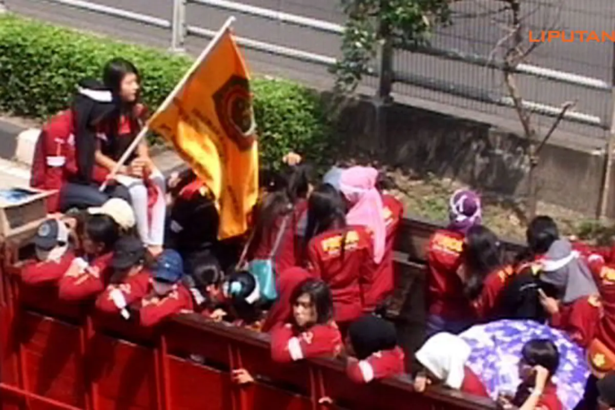 demo-buruh-131121b.jpg