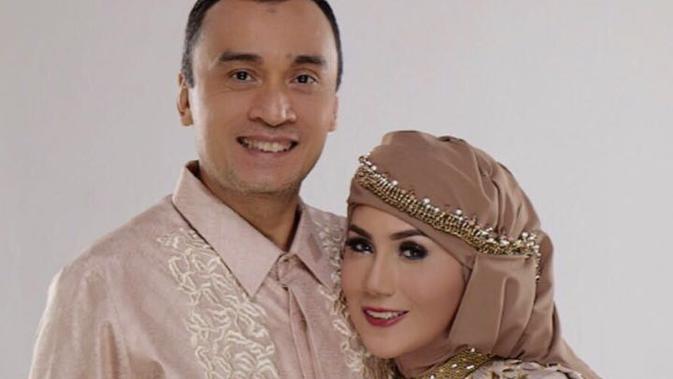 Cerita Cinta, Marini Zumarnis dan Denny Wardhana - Celeb 
