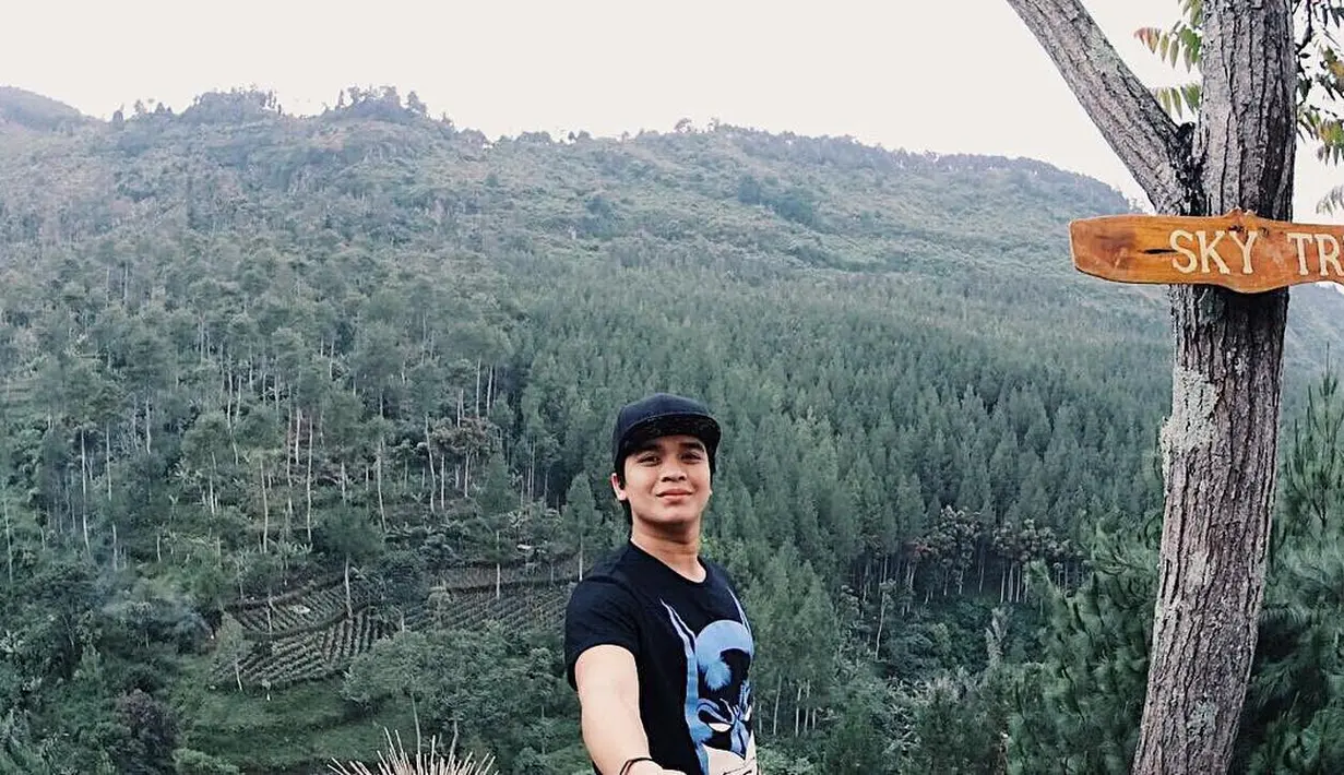 "Bang Billy juga perlu klarfiikasi karena bang Billy dibilang merebut istri orang. Bang Billy gak pernah (ambil) yang bukan hak bang billy. Intinya bang billy gak mau cari masalah," ujar Billy Saputra ditemui di kawasan Tendean. (Instagram/bilsky16)