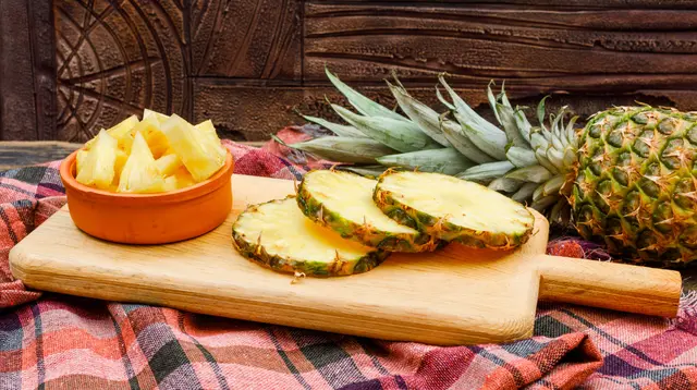 How to pick a pineapple. (Photo: 8photo/Freepik)