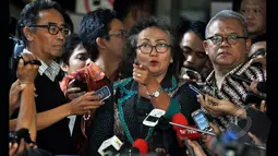 Tim Hukum Penyelamat KPK menceritakan kronologis penangkapan Bambang Widjojanto kepada wartawan di Bareskrim Mabes Polri,Jumat (23/1/2015). (Liputan6.com/Miftahul Hayat)