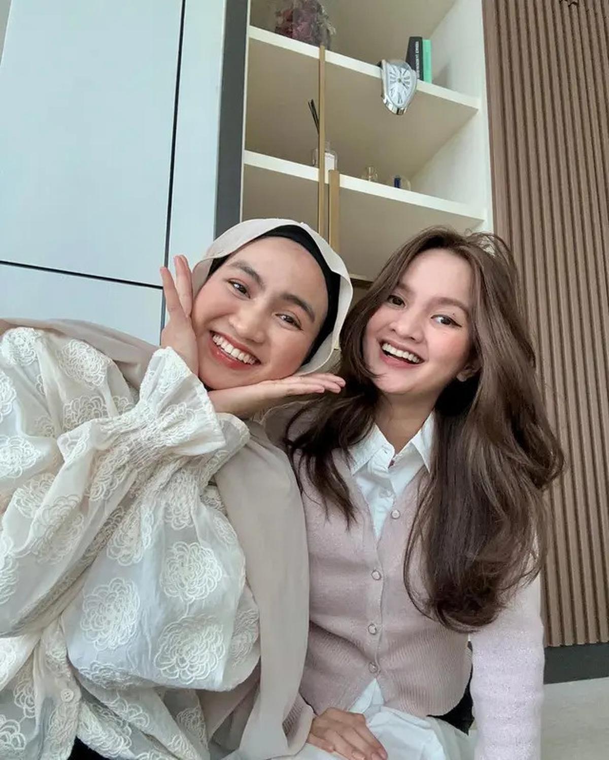 8 Inspirasi Outfit Kuliah ala Xaviera Putri yang Menarik Perhatian