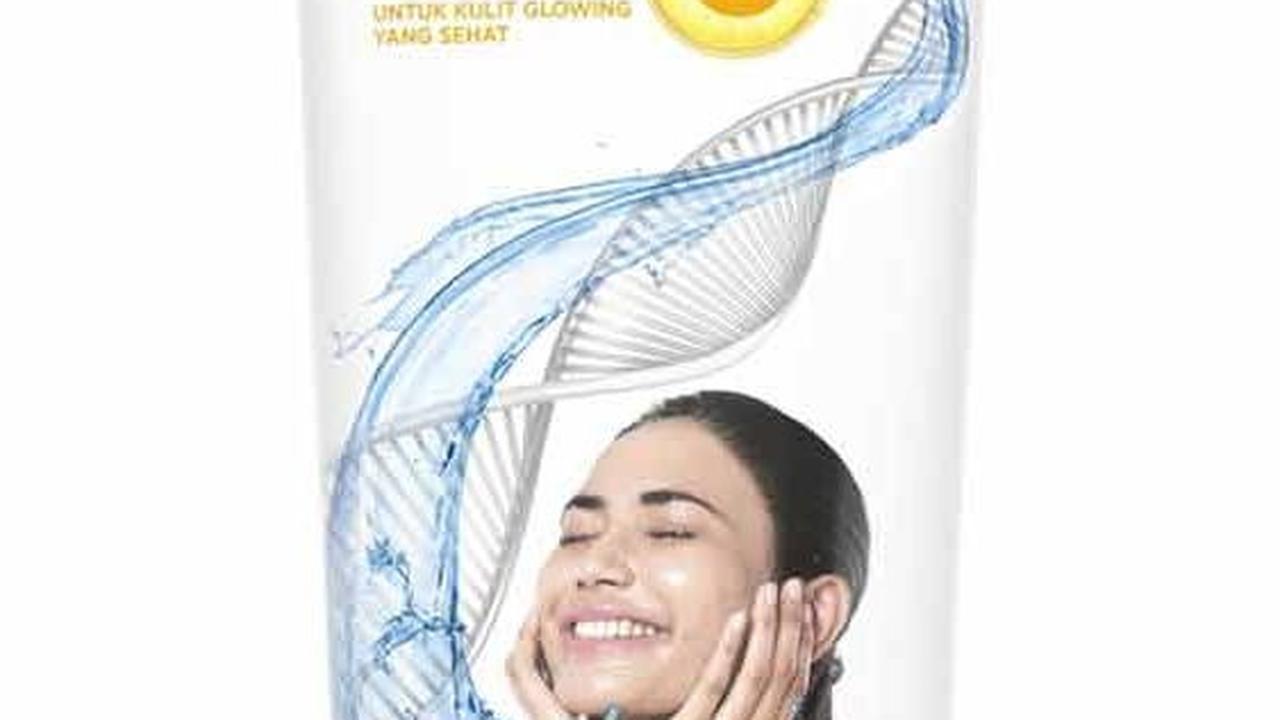 10. Glow &amp; Lovely Bright C Glow Facial Foam<br>