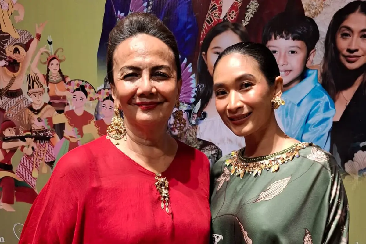 Happy Salma dan Christine Hakim