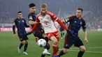 Gelandang Bayern Munchen #27 Konrad Laimer (tengah) bersaing memperebutkan bola dengan pemain FC Copenhagen pada laga matchday kelima Grup A Liga Champions di Allianz Arena, Kamis (30/12) dini hari WIB. (MICHAELA REHLE / AFP)