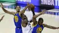 Berita Video: Steal of the Night - LeBron James