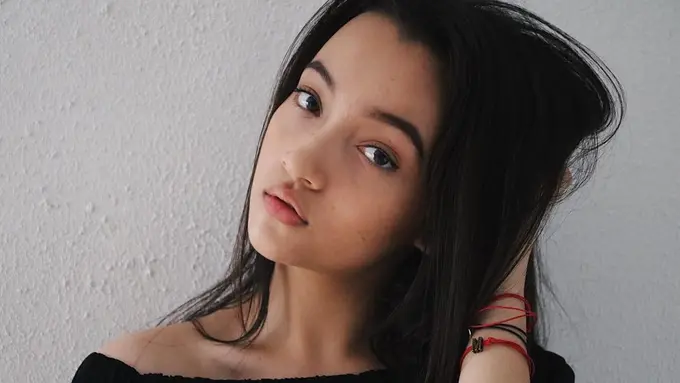 [Bintang] Nggak Suka Pakai Makeup Ribet, Cantiknya Megan Domani Bikin Iri