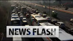 Kepadatan kendaraan saat libur panjang terjadi di Jalan Tol Jakarta-Cikampek. Kemacetan terutama terjadi rest area Kilometer 19 dan 39.