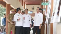 Pj Gubernur Sumut, Hassanudin, berbincang dengan Presiden Jokowi saat berkunjung ke RSUD Sibuhuan, Padang Lawas (Foto: Istimewa)