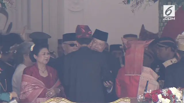 Usai melaksanakan upacara, para tamu undangan diajak mengikuti ramah-tamah dan makan bersama di Kredensial Palace, Istana Merdeka, Jakarta.