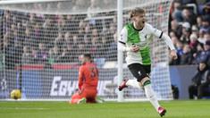 Pemain Liverpool, Harvey Elliott, melakukan selebrasi setelah mencetak gol ke gawang Crystal Palace pada laga pekan ke-16 Premier League di Selhurst Park, Sabtu (9/12/2023). Liverpool menang dengan skor 2-1. (AP Photo/Kin Cheung)