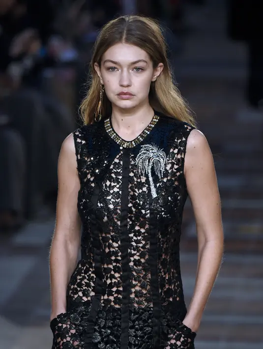 Gigi Hadid berhasil menyandang model brand dunia yaitu 'Chanel' dan 'MIU-MIU'. (AFP/Bintang.com)