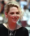 Setelah mengakhiri hubungannya dengan biduanita asal Prancis, Soko. Kristen Stewart akhirnya kembali ke pelukan Alica Cargile. (AFP/Bintang.com)