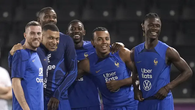 Senyum dan Tawa Pemain Prancis di Sesi Latihan Jelang Final Piala Dunia 2022