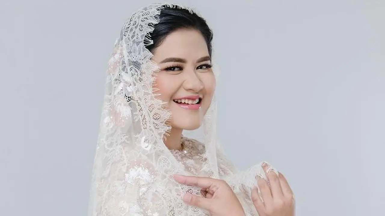 6 Potret Terbaru Kahiyang Ayu Menawan Berbalut Hijab, Banjir Pujian