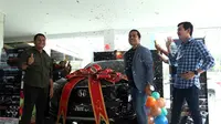 Kepala Cabang Honda Arista Ringroad Medan, Riza Suryan Putra (tengah) pada pelincuran All New Honda HR-V