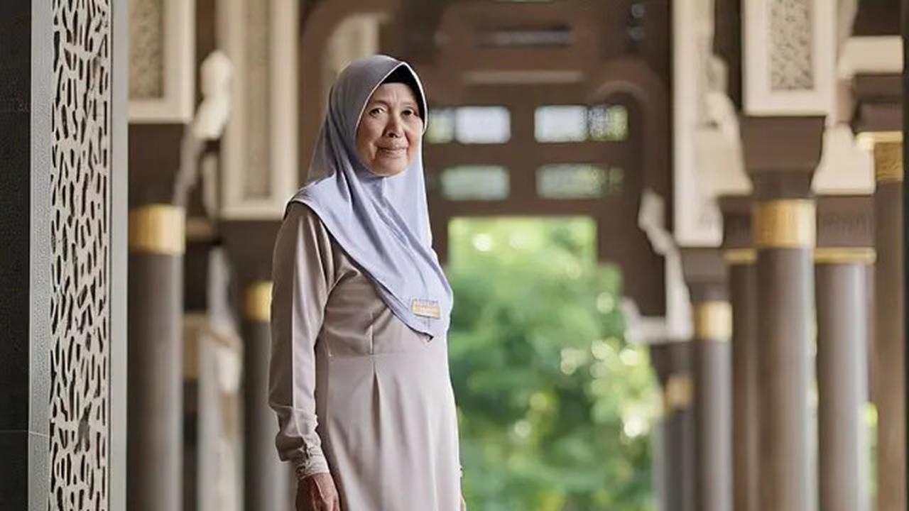 8 Model Gamis Terbaru untuk Usia 60-an, Tampil Modis dan Nyaman Sepanjang Hari