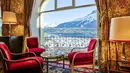Film House of Gucci menggunakan wilayah Valle d'Aosta di Italia Utara untuk mewakili St. Moritz, salah satunya adalah Kulm Hotel, tempat Maurizio Gucci dan Patrizia Reggiani yang sebenarnya memiliki chalet ski. Foto: Document.