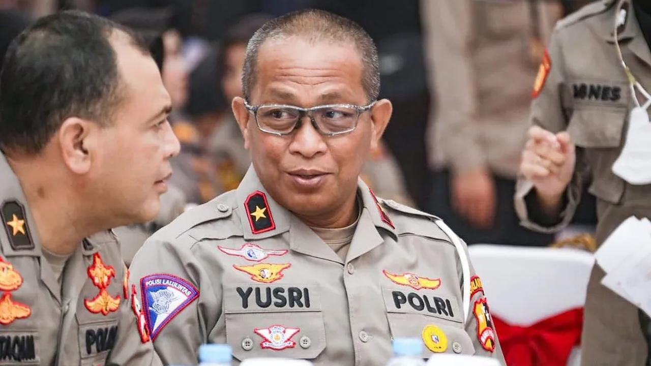 Brigjen Yusri Yunus Sendiri adalah  perwira tinggi Polri yang sejak 31 Oktober 2021 mengemban amanat sebagai Dirregident Korlantas Polri.