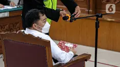 Terdakwa kasus merintangi penyidikan atau 'obstruction of justice' pembunuhan berencana terhadap Brigadir Nopriansyah Yosua Hutabarat (Brigadir J), Arif Rachman Arifin bersiap menjalani sidang perdana di Pengadilan Negeri Jakarta Selatan, Rabu (19/10/2022). Sidang tersebut beragendakan pembacaan dakwaan terhadap Arif yang merupakan mantan Wakaden B Ropaminal Divpropam Polri. (Liputan6.com/Faizal Fanani)