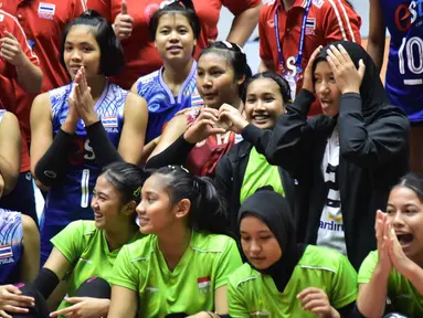 Timnas voli putri Indonesia harus puas menempati posisi runner-up turnamen bola voli putri U-18 Princess Cup setelah dikalahkan tuan rumah Thailand 1-3 (19-25, 17-25, 26-24, 17-25) pada laga final di Nakhom Pathon, Thailand, Kamis (13/6/2024). Hasil ini menjadi kekalahan kedua dari Thailand, setelah sebelumnya juga takluk 0-3 pada laga pertama fase grup. Pencapaian Junaida Santi dkk dengan melaju hingga babak final sudah sesuai dengan target yang diberikan Ketua Umum Pengurus Pusat Persatuan Bola Voli Seluruh Indonesia (PP PBVSI) Imam Sudjarwo. (Dok. PBVSI)