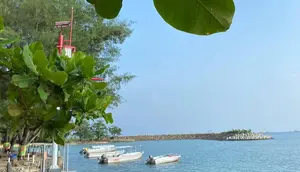 Pantai Lalassa, objek wisata di Tanjung Lesung Banten untuk long weekend dekat dari Jakarta. (Dok: IG @mas_healingg&nbsp;https://www.instagram.com/p/DJaVKCBhikj/?img_index=4&amp;igsh=NXljbTdiZ2JhcHIw)