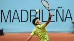 Petenis Jepang, Kei Nishikori berusaha mengmbalikan bola saat melawan petenis Prancis, Richard Gasquet pada ajang Madrid Open tournament di Caja Magica (Magic Box),  Madrid, Kamis (5/5/2016). (AFP/Javier Soriano)