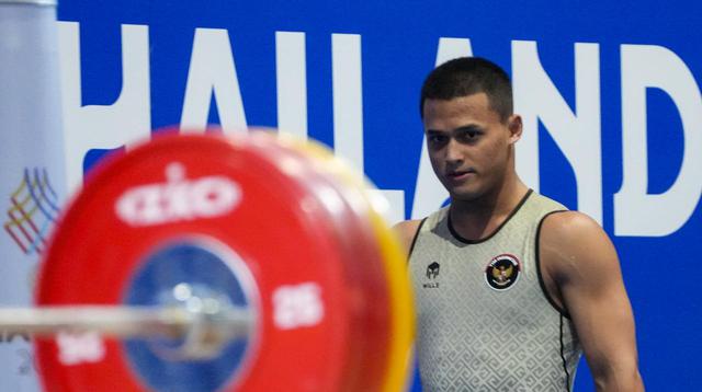 Rizki Juniansyah saat meraih medali emas di ajang SEA Games 2025. (NOC Indonesia)