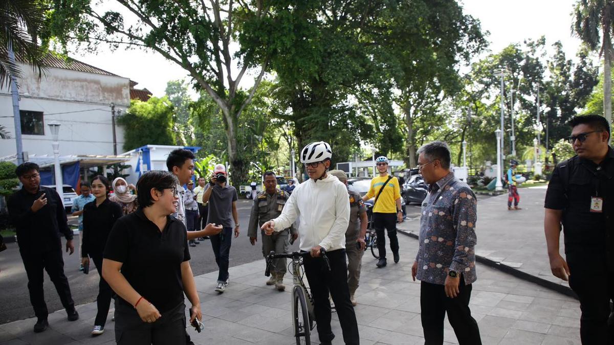 Wamendagri Bima Arya: ASN WFH Taati Aturan, Yang WFO Gowes