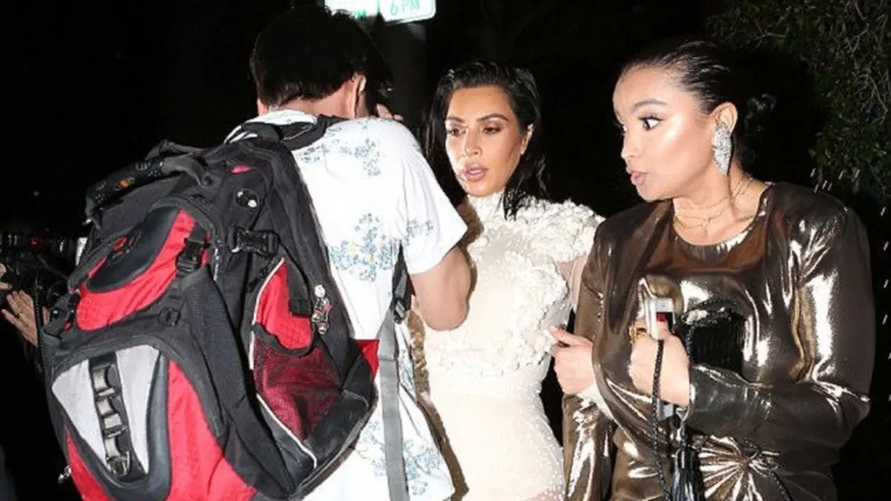 Kim Kardashian ditabrak seorang pria tak dikenal di Los Angeles. (via. Dailymail)