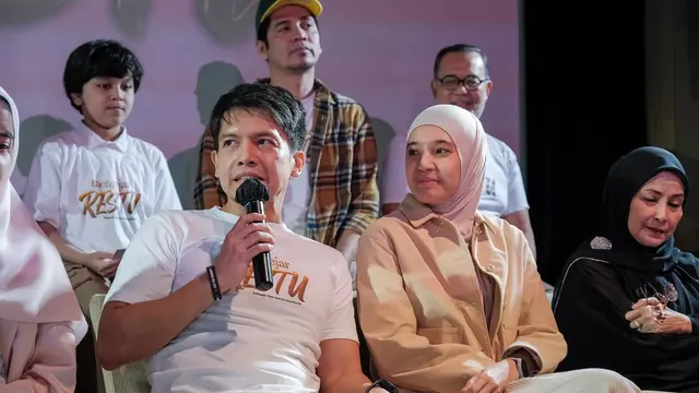 Dimas Seto dan Dhini Aminarti. (Foto: Dok. Instagram @mengejarrestu)