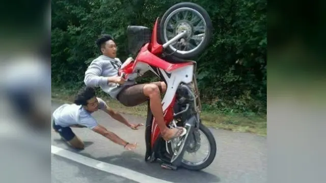 Di momen tak disangka, potret mereka yang ditimpa sial menjadi ramai dan viral di media sosial.