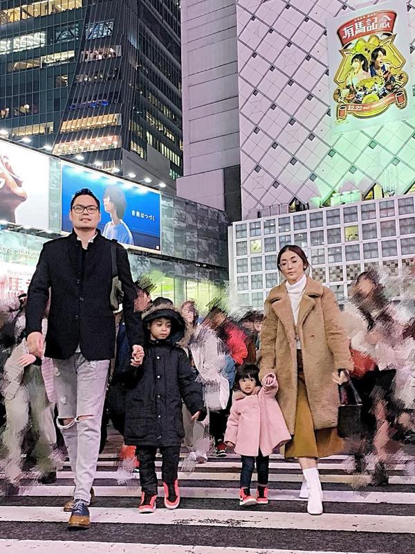 Potret Eva Anindita dan Keluarga. (Sumber: Instagram.com/eva_anindita_zachrie)
