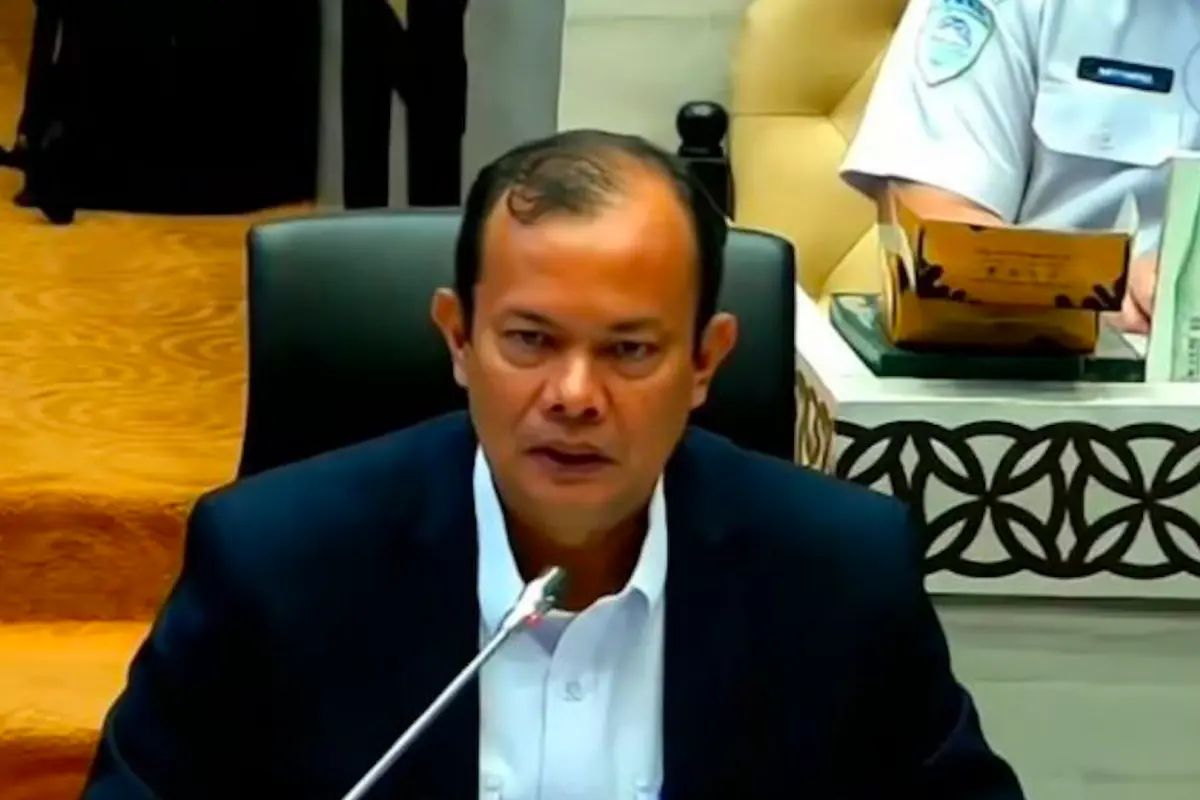 Kepala BMKG Teuku Faisal Fathani dalam rapat dengar pendapat bersama Komisi V DPR RI di Jakarta, Selasa (11/11/2025) . (Tangkapan Layar)