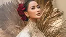 Parasnya yang cantik natural, membuat wanita asal Surabaya ini kerap dilibatkan oleh para fotografer untuk menjadi foto model. Terlihat dari akun Instagram pribadinya, Ayu Maulida sering kali menjalani pemotretan dengan beberapa fotografer. (Liputan6.com/IG/@ayumaulida97)