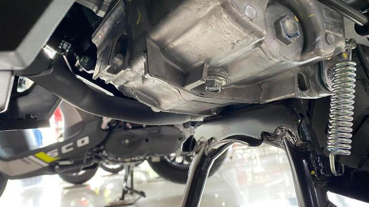 Ganti Sendiri Oli Sepeda Motor di Rumah, Hati-Hati Saat Buka Bagian Baut