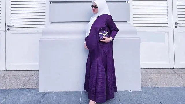 Penampilan Syahrini sambil pamer tas mewah di momen jelang persalinannya. (Dok: @princessyahrini https://www.instagram.com/princessyahrini)