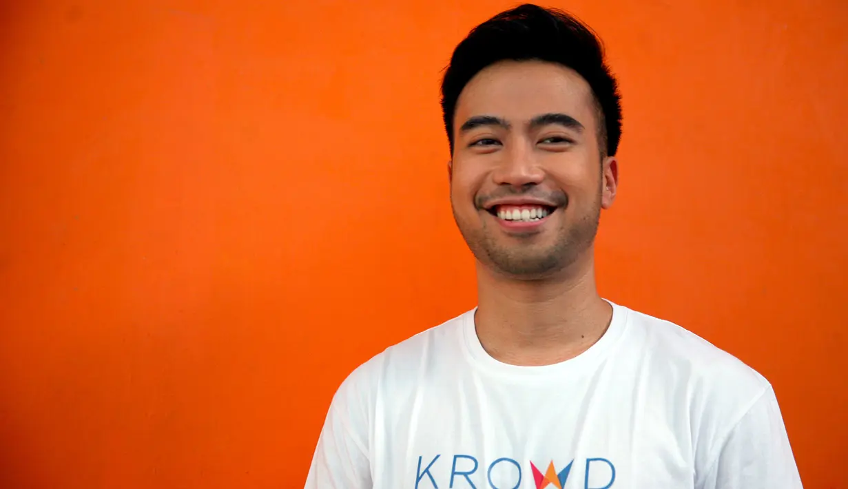 "Gue dari S1, S2 gue break nyanyi karena prioritas gue pendidikan. Karena bagi gue pentingnya bukan cuma ilmunya yang didapat tapi itu membantu mengasah pola pikir, membantu gue cara menyelesaikan masalah," kata Vidi Aldiano, Rabu (2/5/2018).