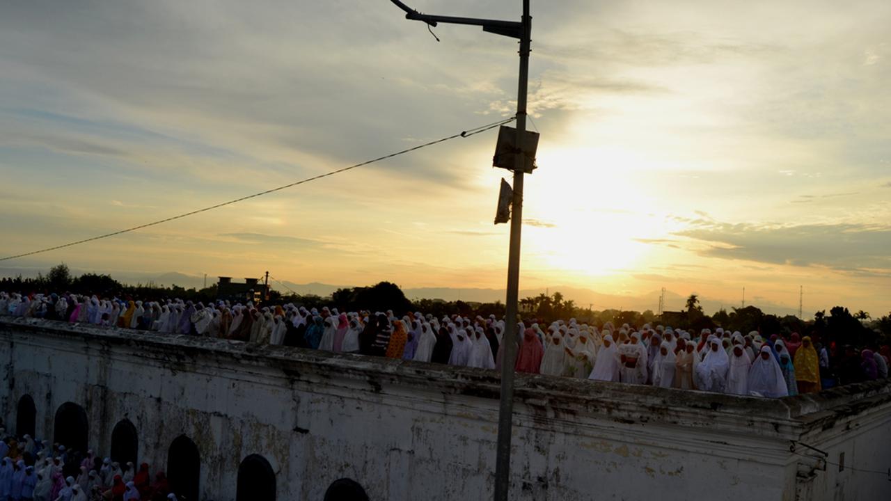 Suasana Religius Sangat Kental Saat Gerhana Matahari di Bengkulu