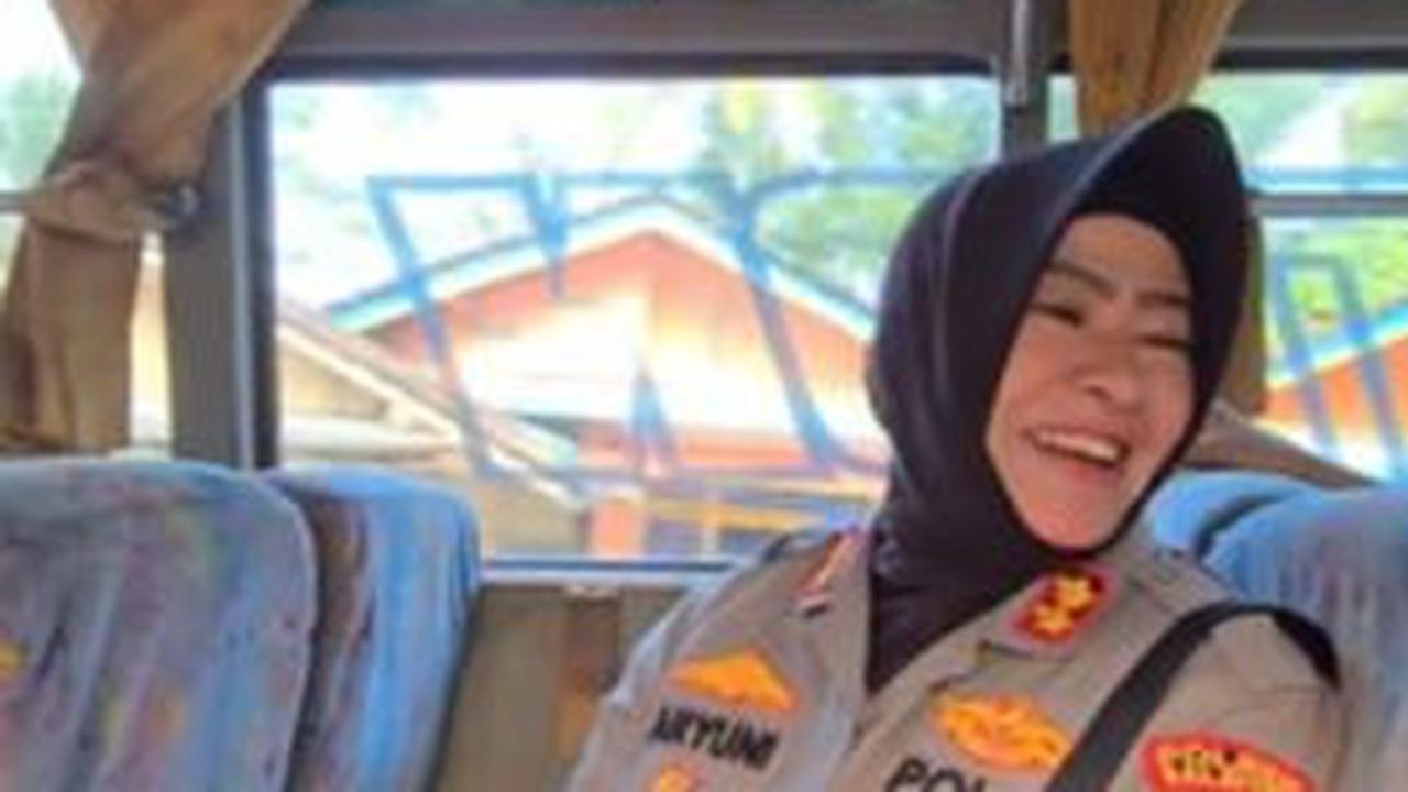 Lebih lanjut, Aryuni mengungkapkan pada tahun 1997 atau lebih tepatnya saat dirinya SMP, ongkos bus masih senilai Rp500. <br>