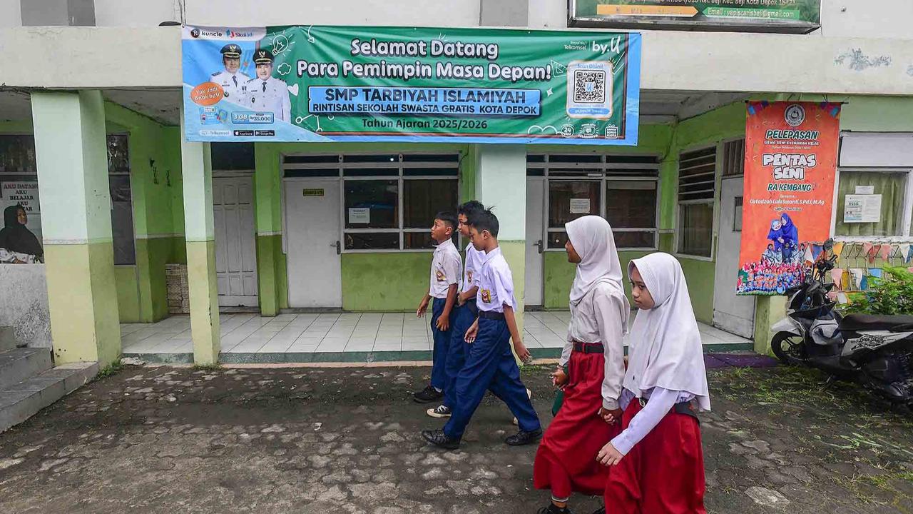 FOTO: Hari Pertama Tahun Ajaran Baru, SMP Swasta Gratis di Depok Resmi Dimulai