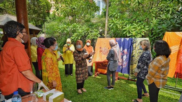 Sinergi Kemenhub dan Dekranas Manfaatkan Potensi Asam Jawa untuk Membatik