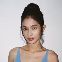 Sosok Jeanneta Sanfadelia sendiri dikenal sebagai model dan desainer grafis. Ia beberapa kali menjadi model iklan sejumlah merek. (Instagram/jeannetasfdl).